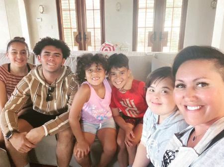   Isabella ha quattro fratellastri