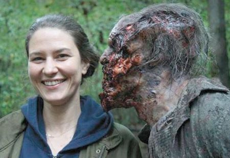 A escritora de The Walking Dead e ex-mulher de Michael Rapaport, Nichole Beattie, no set de The Walking Dead.