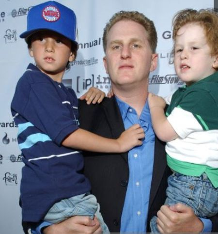 Escritor e produtor de TV Nichole's ex-husband, Michael Rapaport with their two sons.