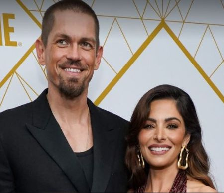 El padre de Violet Moon Howey y actor de Shameless, Steve Howey y su madre y actriz de Sex,Life, Sarah Shahi.