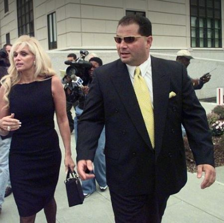Ex convicto y Carmine Gotti Agnello's father, Carmine Agnello and his mother, Victoria Gotti.