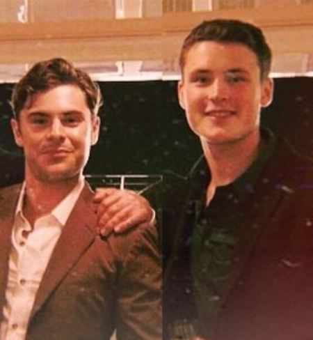 Zac Efron con su hermano menor, Dylan Efron.