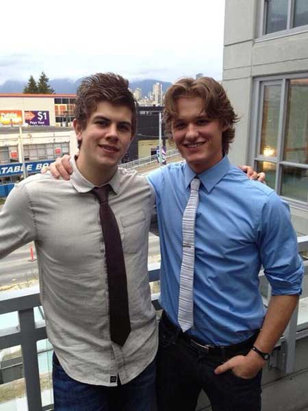 Andrew Herr avec son ami Dylain Playfai