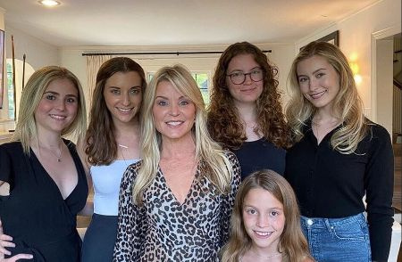 Olivia Macklin con sua madre e le sue sorelle.