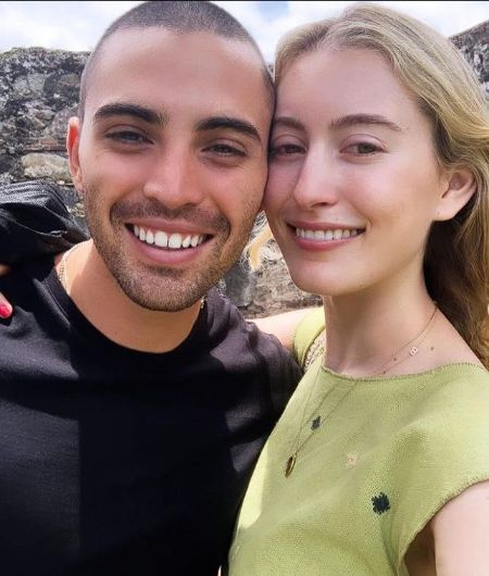 Olivia Macklin esce con il suo fidanzato Benjamin.