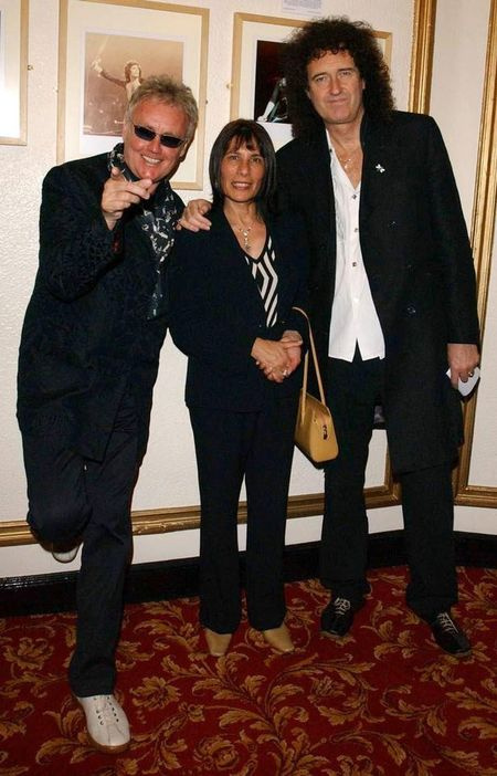 Caxemira com Freddie's former Queen bandmates Roger Taylor and Brian May (Image: PA Archive/PA Images)