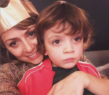 Lisa McGrillis, uma atriz da série BBC2, mamãe diz que não't see her son awake for nine weeks after giving birth to him. It was because of her hectic shooting schedules.