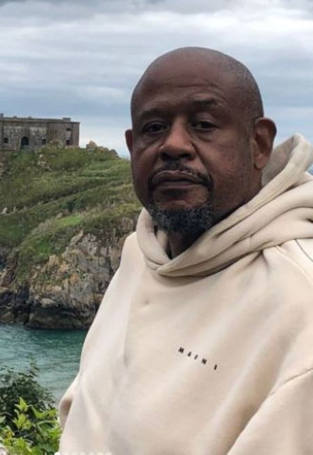   Supuestamente, Kenn Whitaker también tiene un párpado izquierdo caído al igual que su hermano, Forest Whitaker.