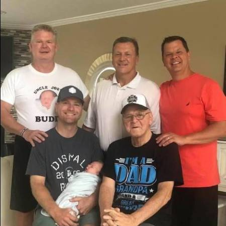 Personalidad de los medios estadounidenses Tom Siwa y su familia
