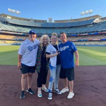 La personalidad de los medios estadounidenses Tom Siwa, su esposa Jesslaynn Siwa, su hija Jojo Siwa y su hijo Jayden Siwa
