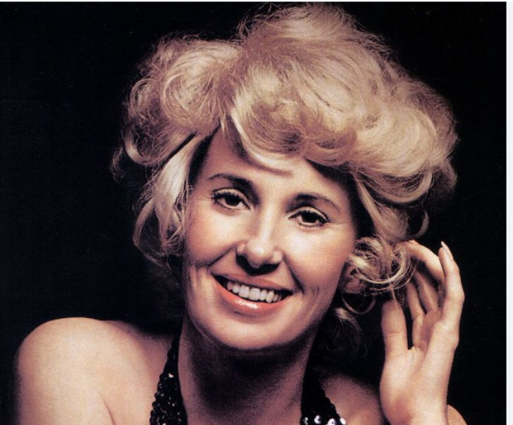   Gwendolyn's mother Tammy Wynette died due to blood clot.