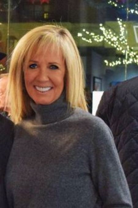 Juanita Dorricott, auch bekannt als Nita Seger, wurde in Kent, Ohio, geboren. Sie ist die jüngste von fünf Geschwistern