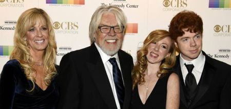 Sänger Bob Segar (2., L) seine Frau Juanita Dorricott (L) und Kinder Samantha und Cole im Dezember 2016 in Washington, DC.