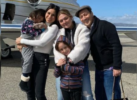 Miranda Scarlett Schneider con sus padres, su media hermana Elle y su hermana menor