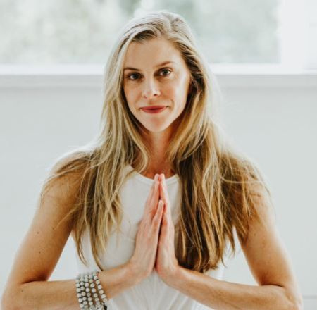 Déplacez-vous avec la propriétaire d'Anna, professeur de yoga et fiancée de Lance Armstrong, Anna Hansen.