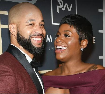   Il presidente di Rock Soul Entertainment Kendall Taylor con sua moglie e la cantante di Free Yourself Fantasia Barrino. (1)