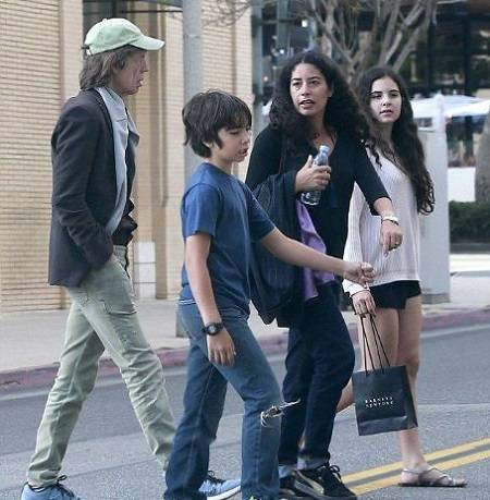 Karis Jagger tiene dos hijos con su esposo.