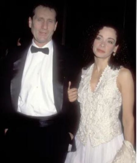 Catherine Rusoff quando jovem com o marido e o ator de Married With Children, Ed O'Neill.
