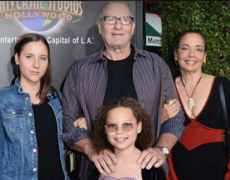 Catherine Rusoff com o marido e as duas filhas, Claire e Sophia.