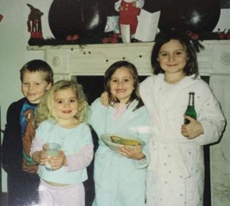 Holly Anna Ramsay hermanos