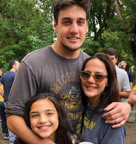 Sharri tem dois filhos de seu casamento, um filho e uma filha