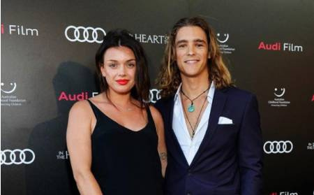 Brenton Thwaites Novia Esposa