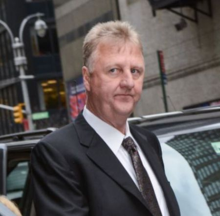 pájaro connor's father, Larry Bird, the former NBA player and the three time NBA Champion.