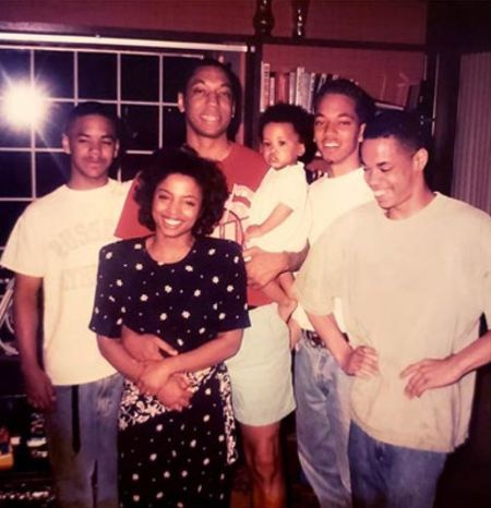   Eric Mumford ha due figli con Lynn e quattro figli con la prima moglie