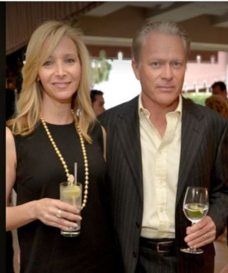   La actriz ganadora del Emmy, Lisa Kudrow, con su esposo y publicista de Los Ángeles, Michel.