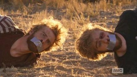 Daniel con su hermano gemelo idéntico disparando para Better Call Saul.