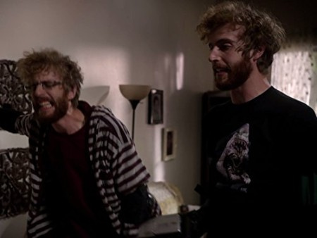Daniel con su hermano Steven Levine.