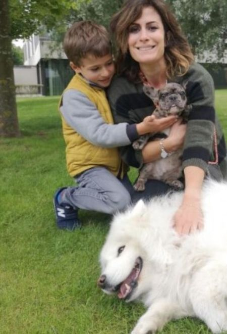 Alessandra Gucci avec son enfant et son chien en suisse