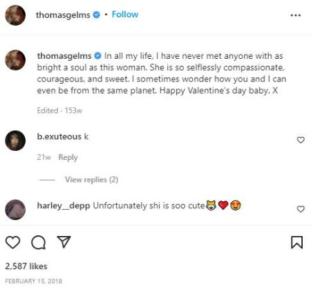 El actor de televisión canadiense Thomas Elms anunciando su amor por su novia Sophie.
