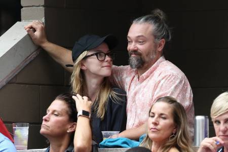   Cosmo Pfeil è sposato con sua moglie Betty da 6 anni