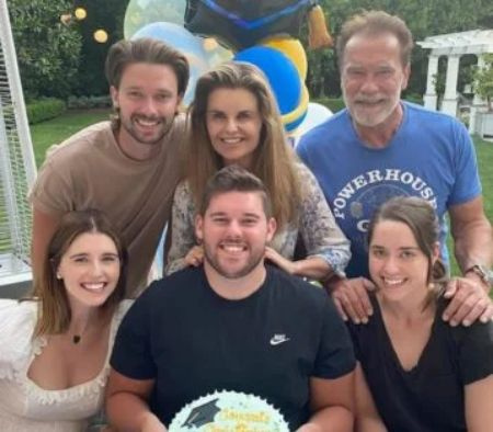 Christopher Schwarzenegger com sua família.