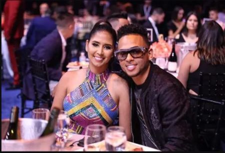 Taina Marie Meléndez con su prometido Ozuna