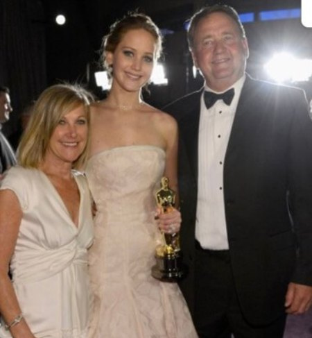 Karen Lawrence está casada con su esposo Gary Lawrence