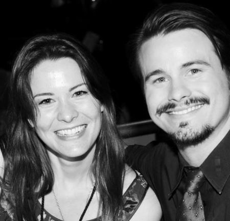 Carly, filha de John Ritter e Nancy Morgan, tem dois irmãos e meio