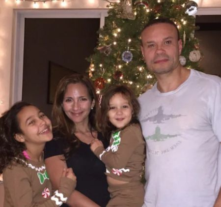   Commentatore politico conservatore, Dan Bongino è un padre di famiglia