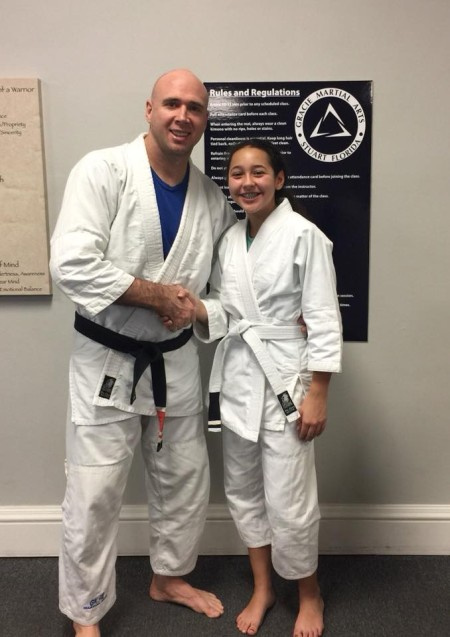   Isabel ha imparato il Jiu Jitsu.