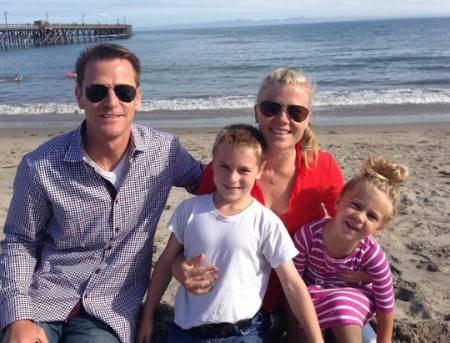   Alison Sweeney con il coniuge e i figli