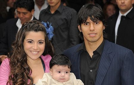 Diego Armando com seu ex-cônjuge e filho.