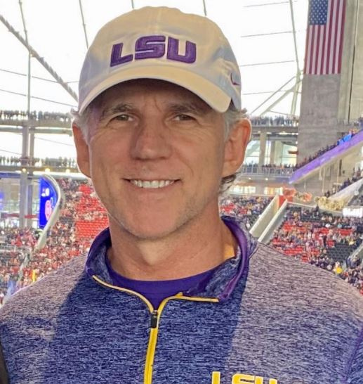   Randy Cronk risiede a Spring Hill, nel Tennessee.