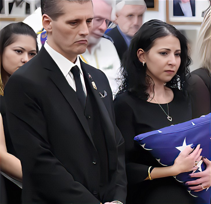   Gregory Mannarino e sua moglie Lorraine hanno partecipato a una cerimonia commemorativa per Ed