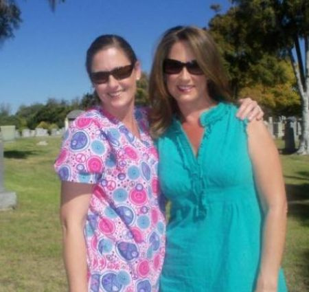 Nativo de San Diego e Dan e Betty's daughters, Lee Broderick, left, and Kim Broderick.