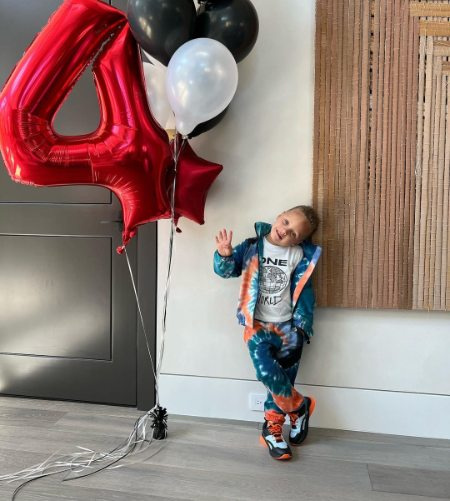   Canon W. Jack Curry en su cuarto cumpleaños