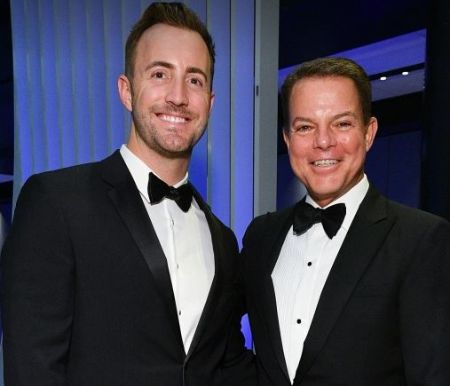   L'ex giornalista di Fox News Shepard Smith con il suo partner e produttore di Varney and Company, Giovanni Graziano.