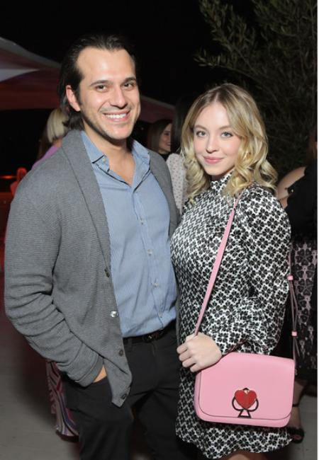 Sydney con Jonathan Davino en un evento.