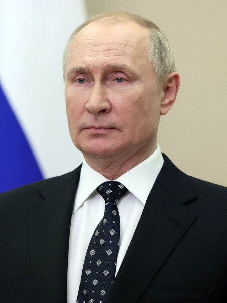 Albert Putin era o mais velho entre seus pais's three sons