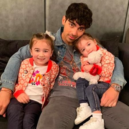 Willa Jonas pai de Joe com suas duas sobrinhas e Willa's cousins